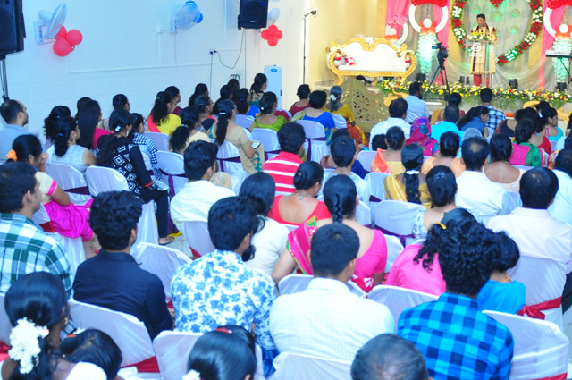 Bro Andrew Richard & Sis Hanna Celebrated their 25th Silver Jubilee Wedding anniversary with great grandeur at the Prayer Center in Mangalore here on May 04th, 2018 amidst a large number of devotees.